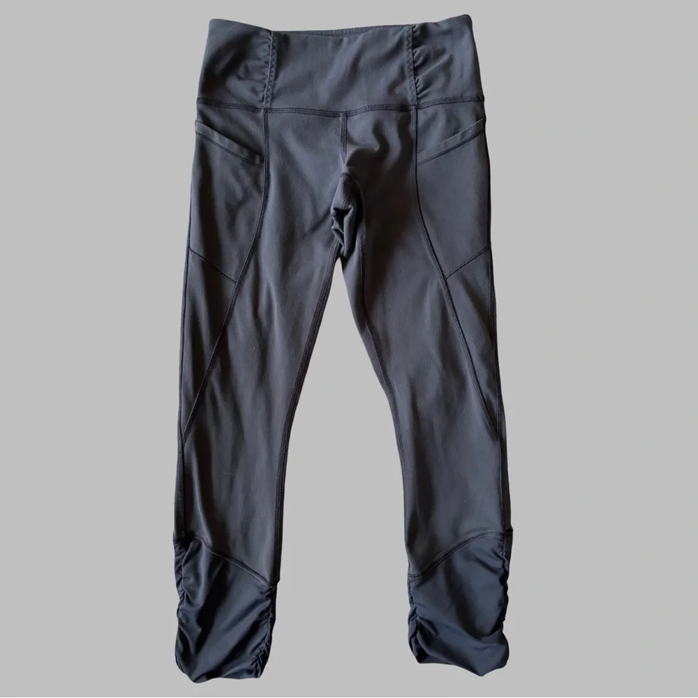LULULEMON Women's Nothing to Hide Rouched Cropped Navy Leggings Size 4